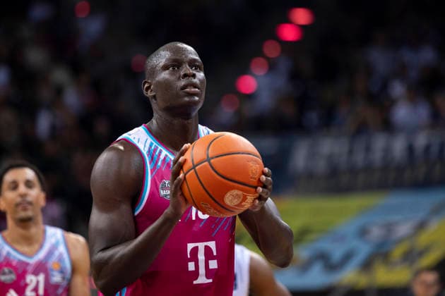 Kur JONGKUCH (BON 15, mi.), am Ball, beim Freiwurf, Einzelbild, Einzelaktion. Endstand 94:82, Basketball 1.Bundesliga Telekom Baskets Bonn-MLP ACADEMICS Heidelberg BON vs HDB Hauptrunde 27. Spieltag, im T E L E K O M D O M E, am 02.04.2026, Â