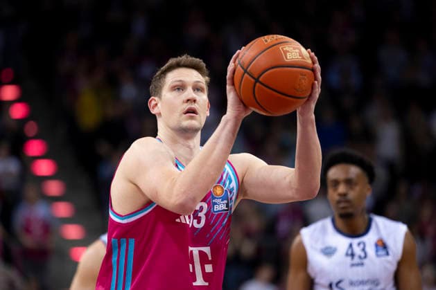 Patrick HECKMANN (BON 33, mi.), am Ball, beim Freiwurf, Einzelbild, Einzelaktion. Endstand 94:82, Basketball 1.Bundesliga Telekom Baskets Bonn-MLP ACADEMICS Heidelberg BON vs HDB Hauptrunde 27. Spieltag, im T E L E K O M D O M E, am 02.04.2026, Â