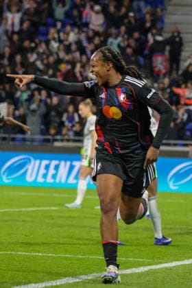 Lyon, Frankreich: 02. April 2026 - UEFA Women™s Champions League - Viertelfinale - Rückspiel - OL Lyonnes vs. VfL Wolfsburg Frauen Im Bild: Torschützin Marie-Antoinette Katoto (OL Lyonnes) macht das Tor zum 2:0 für Lyon und jubelt, was aber nach VAR Check nicht zählt Copyright: HMBxMedia MadeleinexFantini