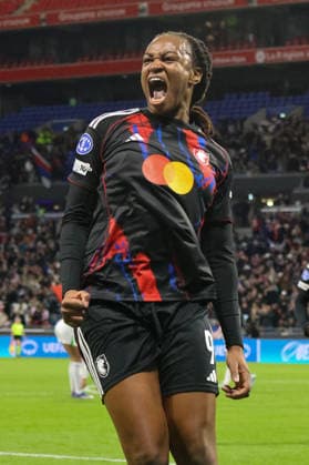 Lyon, Frankreich: 02. April 2026 - UEFA Women™s Champions League - Viertelfinale - Rückspiel - OL Lyonnes vs. VfL Wolfsburg Frauen Im Bild: Torschützin Marie-Antoinette Katoto (OL Lyonnes) macht das Tor zum 2:0 für Lyon und jubelt, was aber nach VAR Check nicht zählt Copyright: HMBxMedia MadeleinexFantini