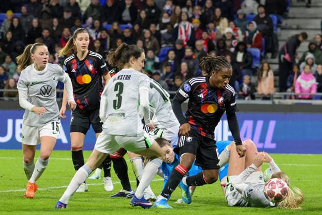 Lyon, Frankreich: 02. April 2026 - UEFA Women™s Champions League - Viertelfinale - Rückspiel - OL Lyonnes vs. VfL Wolfsburg Frauen Im Bild: Torschützin Melchie Dumornay (OL Lyonnes), von rechts die Zweite, macht das Tor zum 2:0 für Lyon nach einem Eckball Copyright: HMBxMedia MadeleinexFantini
