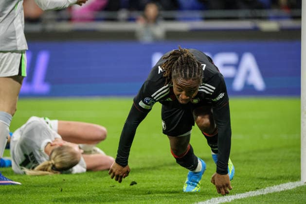 Lyon, Frankreich: 02. April 2026 - UEFA Women™s Champions League - Viertelfinale - Rückspiel - OL Lyonnes vs. VfL Wolfsburg Frauen Im Bild: Torschützin Melchie Dumornay (OL Lyonnes) macht das Tor zum 2:0 für Lyon und jubelt Copyright: HMBxMedia MadeleinexFantini