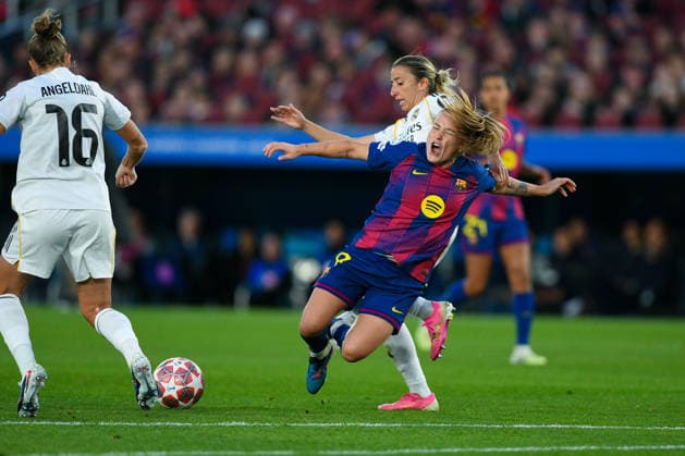 FC Barcelona, Barca v REAL MADRID CF SPOTIFY CAMP NOU. BARCELONA. April 2, 2026 FC BARCELONA vs REAL MADRID CF April 2, 2026 Claudia Pina (9) of FC Barcelona vies with Shei (15) of Real Madrid during the soccer match corresponding to the quarter finals of the UEFA Women s Champions League between FC Barcelona and Newcastle United at Spotify Camp Nou in Barcelona, Spain. Barcelona ESP Copyright: xS.xRosx