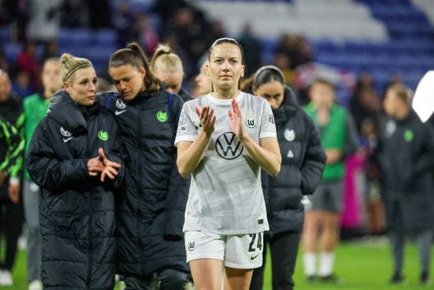 Lyon, Frankreich: 02. April 2026 - UEFA Women™s Champions League - Viertelfinale - Rückspiel - OL Lyonnes vs. VfL Wolfsburg Frauen Im Bild: Joelle Wedemeyer (VfL) enttäuscht nach der Niederlage gegen Olympique Lyon und durch das Ausscheiden aus der UEFA Women™s Champions League Copyright: HMBxMedia MadeleinexFantini