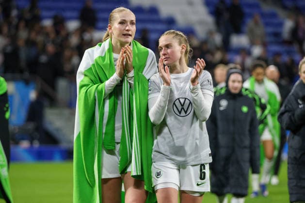 Lyon, Frankreich: 02. April 2026 - UEFA Women™s Champions League - Viertelfinale - Rückspiel - OL Lyonnes vs. VfL Wolfsburg Frauen Im Bild: v.li. Camilla Küver Kuever (VfL) und Janina Minge (VfL) enttäuscht nach der Niederlage gegen Olympique Lyon und durch das Ausscheiden aus der UEFA Women™s Champions League Copyright: HMBxMedia MadeleinexFantini