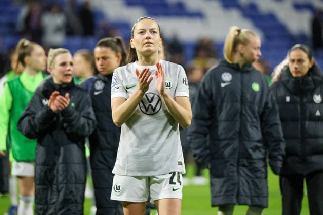 Lyon, Frankreich: 02. April 2026 - UEFA Women™s Champions League - Viertelfinale - Rückspiel - OL Lyonnes vs. VfL Wolfsburg Frauen Im Bild: Joelle Wedemeyer (VfL) enttäuscht nach der Niederlage gegen Olympique Lyon und durch das Ausscheiden aus der UEFA Women™s Champions League Copyright: HMBxMedia MadeleinexFantini