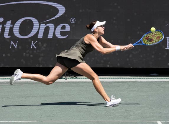 April 2, 2026, Charleston, South Carolina, USA: BELINDA BENCIC (SUI) defeated S. Bejlek (CZE) 7-6, 6-2 at the Credit One Charleston Open being played at Family Circle Tennis Center. BENCIC won 7:6 6:2. Tennis 2026: WTA, Tennis Damen Charleston Open: BENCIC 7:6 6:2 BEJLEK  - ZUMAc04_ 20260402_zma_c04_024 Copyright: xLesliexBillmanx