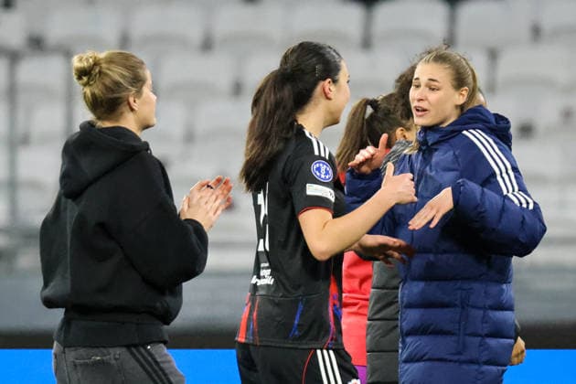 Lyon, Frankreich: 02. April 2026 - UEFA Women™s Champions League - Viertelfinale - Rückspiel - OL Lyonnes vs. VfL Wolfsburg Frauen Im Bild: v.li. die Zweite Ingrid Engen (OL Lyonnes) und Jule Brand (OL Lyonnes) beim Abschlussjubel nach dem Sieg gegen Wolfsburg und wegen des Einzugs ins Halbfinale der UEFA Women™s Champions League Copyright: HMBxMedia MadeleinexFantini