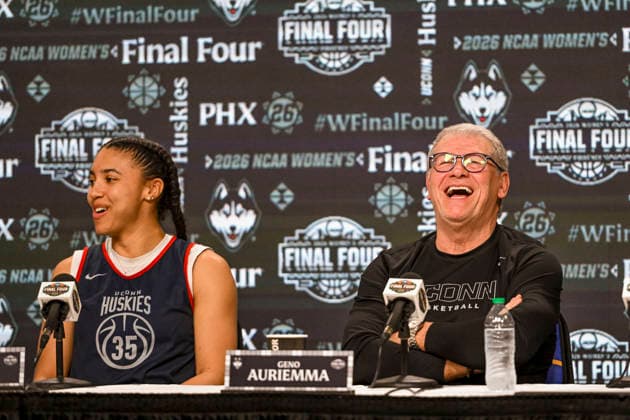 NCAA, College League, USA Final Four Basketball: South Carolina Gamecocks at UConn Huskies UConn Huskies guard Azzi Fudd (35) and UConn Huskies head coach Geno Auriemma addresses the media during a press conference, PK, Pressekonferenz at the Mortgage Matchup Center on April 2, 2026 in Phoenix, Arizona. (Thomas Fernandez Image of . Phoenix Arizona United States EDITORIAL USE ONLY Copyright: xImagexofxSportx ThomasxFernandezx iosphotos403611