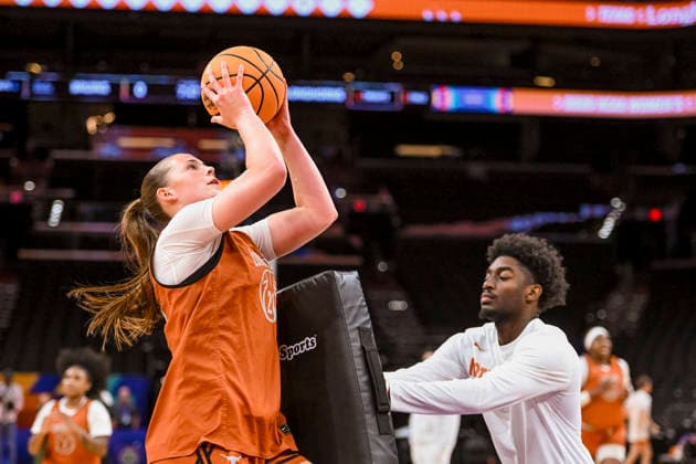 NCAA, College League, USA Final Four Basketball: Texas Longhorns at UCLA Bruins Texas Longhorns guard Ashton Judd (21) attempts a layup during an open NCAA Final Four practice at the Mortgage Matchup Center on April 2, 2026 in Phoenix Arizona. (Thomas Fernandez Image of Phoenix Arizona United States EDITORIAL USE ONLY Copyright: xImagexofxSportx ThomasxFernandezx iosphotos403651