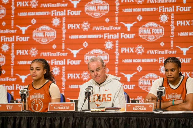 NCAA, College League, USA Final Four Basketball: Texas Longhorns at UCLA Bruins Texas Longhorns head coach Vic Schaefer, guard Jordan Lee (7), and forward Madison Booker (35) addresses the media during a press conference, PK, Pressekonferenz at the Mortgage Matchup Center on April 2, 2026 in Phoenix, Arizona. (Thomas Fernandez Image of . Phoenix Arizona United States EDITORIAL USE ONLY Copyright: xImagexofxSportx ThomasxFernandezx iosphotos403674