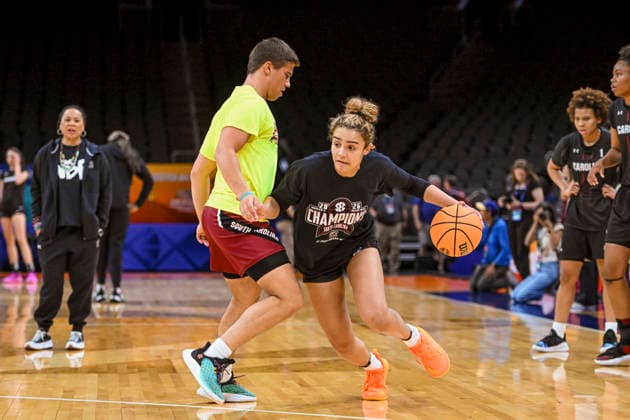 NCAA, College League, USA Final Four Basketball: South Carolina Gamecocks at UConn Huskies South Carolina Gamecocks guard Tessa Johnson (5) drives towards the basket during an open NCAA Final Four practice at the Mortgage Matchup Center on April 2, 2026 in Phoenix Arizona. (Thomas Fernandez Image of Phoenix Arizona United States EDITORIAL USE ONLY Copyright: xImagexofxSportx ThomasxFernandezx iosphotos403690