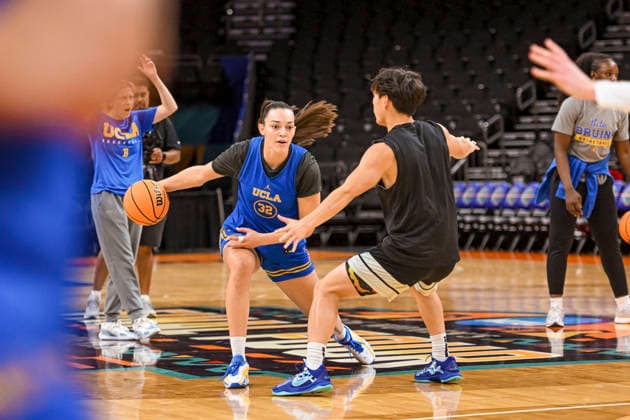 NCAA, College League, USA Final Four Basketball: Texas Longhorns at UCLA Bruins UCLA Bruins forward Angela DugaliÄ‡ (32) drives towards the basket during an open NCAA Final Four practice at the Mortgage Matchup Center on April 2, 2026 in Phoenix Arizona. (Thomas Fernandez Image of Phoenix Arizona United States EDITORIAL USE ONLY Copyright: xImagexofxSportx ThomasxFernandezx iosphotos403723