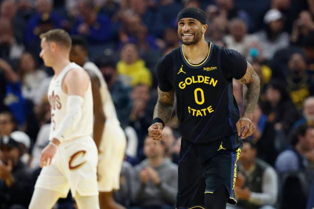 NBA, Basketball Herren, USA - Cleveland Cavaliers at Golden State Warriors Golden State Warriors guard Gary Payton II (R) reacts after scoring against the Cleveland Cavaliers during the first half of the NBA game between the Cleveland Cavaliers and the Golden State Warriors in San Francisco, California, USA, 02 April 2026. SAN FRANCISCO CALIFORNIA United States  Copyright: xJOHNxG.xMABANGLOx