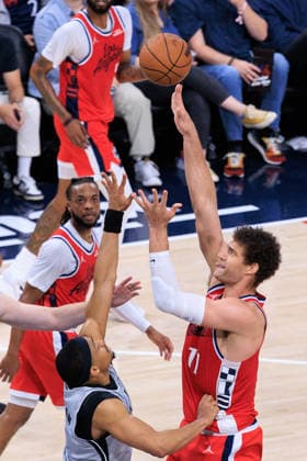 April 2, 2026, Inglewood, California, USA: Brook Lopez 11 of the Los Angeles Clippers puts up a shot during a 2026 NBA, Basketball Herren, USA regular season game against the San Antonio Spurs on Thursday April 2, 2026 at Intuit Dome Arena in Inglewood, California. JAVIER ROJAS PI Clippers Vs. Spurs  - ZUMAp124 20260402_zaa_p124_018 Copyright: xJavierxRojasx