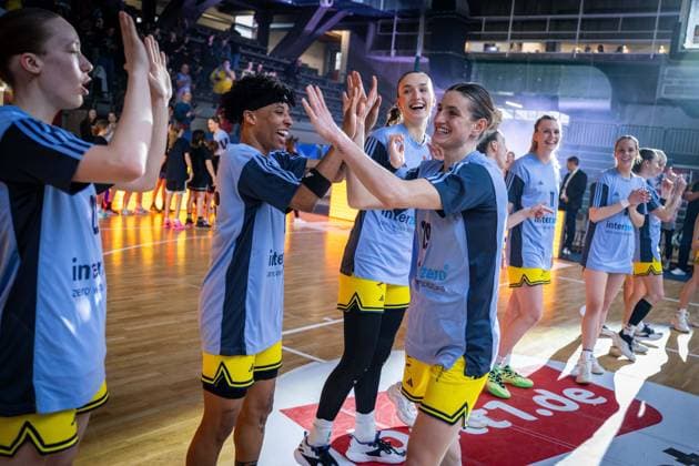 Basketball Berlin 02.04.2026 Saison 2024 2025 Toyota DBBL 1. Bundesliga Playoffs Viertelfinale Spiel1 Frauen, Damen Alba Berlin - GiroLive Panthers Osnabrück Teamvorstellung Alina Hartmann (Alba, No.29) Deeshyra Thomas (Alba, No.21)