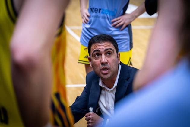 Basketball Berlin 02.04.2026 Saison 2024 2025 Toyota DBBL 1. Bundesliga Playoffs Viertelfinale Spiel1 Frauen, Damen Alba Berlin - GiroLive Panthers Osnabrück Cristo Cabrera (Alba, Trainer)