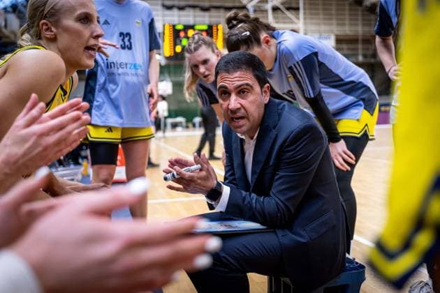 Basketball Berlin 02.04.2026 Saison 2024 2025 Toyota DBBL 1. Bundesliga Playoffs Viertelfinale Spiel1 Frauen, Damen Alba Berlin - GiroLive Panthers Osnabrück Cristo Cabrera (Alba, Trainer)