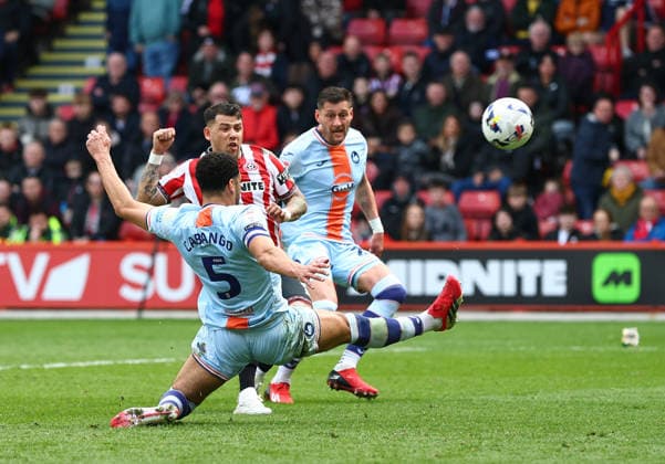 Sheffield, England, 3rd April 2026. Gustavo Hamer of Sheffield United shoots over the bar during the Sheffield United vs Swansea City Sky Bet Championship match at Bramall Lane, Sheffield. Picture credit should read: Simon Bellis Sportimage EDITORIAL USE ONLY. No use with unauthorised audio, video, data, fixture lists, club league logos or live services. Online in-match use limited to 120 images, no video emulation. No use in betting, games or single club league player publications. SPI_032_SB_Sheff_Utd_Swansea SPI-4660-0010