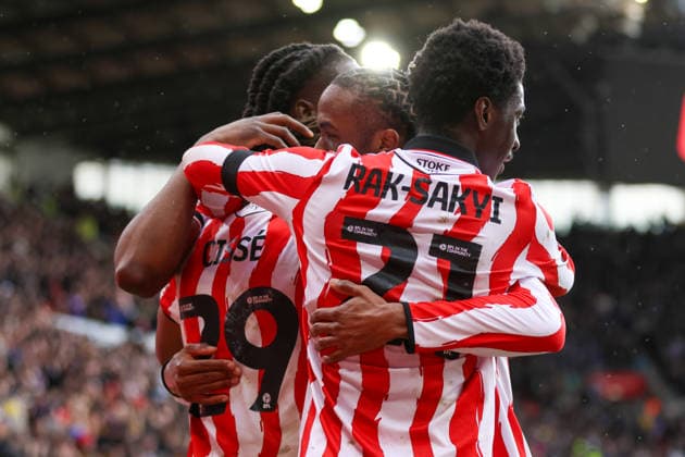 Stoke City v Sheffield Wednesday - Championship 25 26 Stoke City s Lamine Cisse scores their teams second goal of the match and celebrates with teammates during match against Sheffield Wednesday - Championship 03.04.2026 Stoke Bet365 Stadium United Kingdom Copyright: xZacharyxLockex