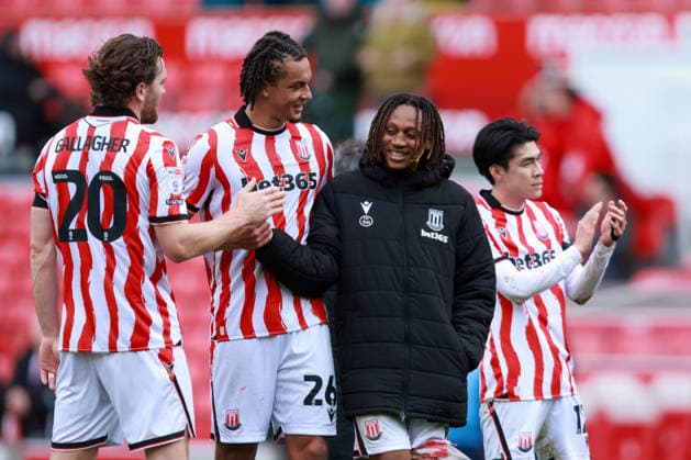 Stoke City v Sheffield Wednesday - Championship 25 26 Stoke City s Lamine Cisse is congratulated by Sam Gallagher and Ashley Phillips after 2-0 win in match against Sheffield Wednesday - Championship 03.04.2026 Stoke Bet365 Stadium United Kingdom Copyright: xZacharyxLockex