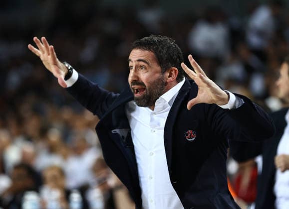 Turk Telekom v Cosea JL - BKT EuroCup ANKARA, TURKIYE - APRIL 3: Head coach of Cosea JL Frederic Fauthoux gives tactics during the BKT EuroCup semifinal second leg match between Turk Telekom and Cosea JL at Ankara Arena, in Ankara, Turkiye on April 3, 2026. Mustafa Murat Kaynak Anadolu Ankara Turkey. Editorial use only. Please get in touch for any other usage.  Copyright: x2026xAnadoluxMustafaxMuratxKaynakx