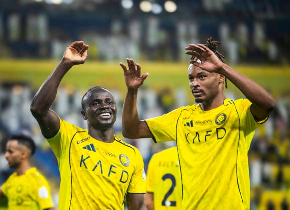 Saudi-Arabien: Fussball Saudi Pro League 2025 2026, 27. Spieltag - Al Nassr FC vs Al Najma - Al-Awwal Park (Saudi Arabien): Tor und Torjubel zum Sadio ManÃ Sadio Mane (Al Nassr FC, 10) Mohamed Simakan (Al Nassr FC, 3) *** Saudi Arabia Football Saudi Pro League 2025 2026, Matchday 27 Al Nassr FC vs Al Najma Al Awwal Park Saudi Arabia Goal and goal celebration for Sadio ManÃ Sadio Mane Al Nassr FC, 10 Mohamed Simakan Al Nassr FC, 3 Copyright: xRAYANxALYAHYAx