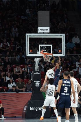 ESP: Kosner Baskonia v Real Madrid Euroleague Gabriel Deck of Real Madrid and Kobi Simmons (Baskonia) during the Euroleague match, between Kosner Baskonia and Real Madrid played at Buesa Arena Stadium on April 3, 2026 in Vitoria Spain Vitoria Pais Vasco Spain Basketball Copyright: xMiguelxGarciax xAgenciaxLOFx