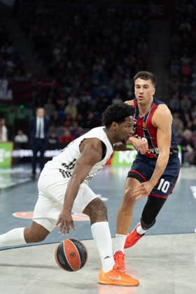 ESP: Kosner Baskonia v Real Madrid Euroleague Andres Feliz of Real Madrid and Matteo Spangolo (Baskonia) during the Euroleague match, between Kosner Baskonia and Real Madrid played at Buesa Arena Stadium on April 3, 2026 in Vitoria Spain Vitoria Pais Vasco Spain Basketball Copyright: xMiguelxGarciax xAgenciaxLOFx