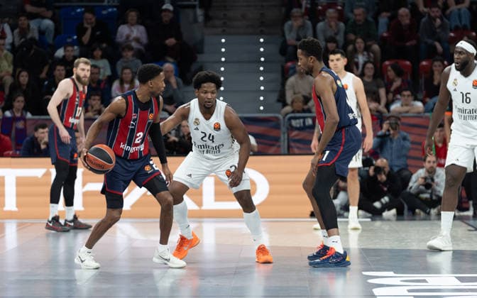 ESP: Kosner Baskonia v Real Madrid Euroleague Kobi Simmons (Baskonia) and Andres Feliz of Real Madrid during the Euroleague match, between Kosner Baskonia and Real Madrid played at Buesa Arena Stadium on April 3, 2026 in Vitoria Spain Vitoria Pais Vasco Spain Basketball Copyright: xMiguelxGarciax xAgenciaxLOFx