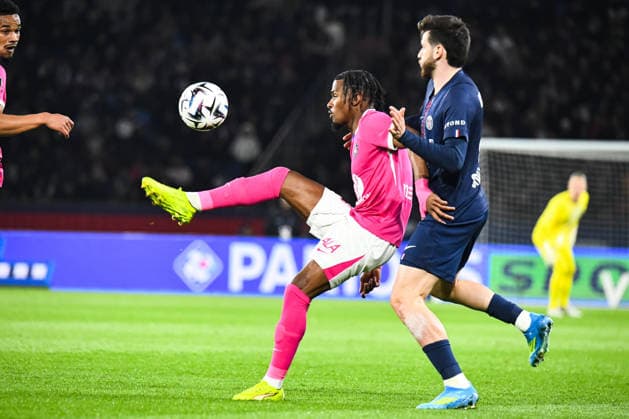 FOOTBALL : Paris Saint Germain vs Toulouse FC - Ligue 1 - JournÃ e 28 - 03 04 2026 Yann Gboho (Toulouse FC) Khvicha Kvaratskhelia (Paris SG) ParisFrance  Copyright: xBaptistexAutissierx