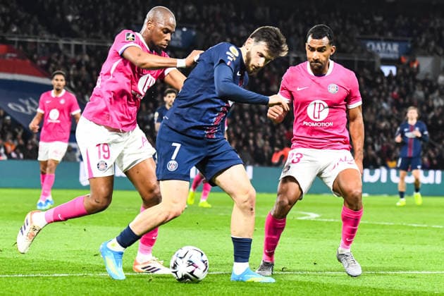 FOOTBALL : Paris Saint Germain vs Toulouse FC - Ligue 1 - JournÃ e 28 - 03 04 2026 Khvicha Kvaratskhelia (Paris SG) Djibril SidibÃ (Toulouse FC) Cristian Casseres Jr. (Toulouse FC) ParisFrance  Copyright: xBaptistexAutissierx