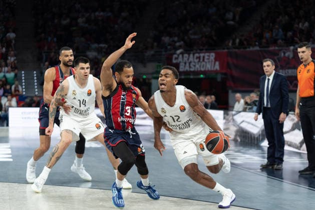 ESP: Kosner Baskonia v Real Madrid Euroleague Theo Maledon of Real Madrid and Markquis Nowell of Baskonia during the Euroleague match, between Kosner Baskonia and Real Madrid played at Buesa Arena Stadium on April 3, 2026 in Vitoria Spain Vitoria Pais Vasco Spain Basketball Copyright: xMiguelxGarciax xAgenciaxLOFx