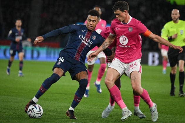 Ligue 1 PSG vs Toulouse FC - FA Paris Saint-Germain’s forward Desire Doue fights for the ball during the French L1 football match between Paris Saint-Germain and Toulouse FC at the Parc des Princes stadium in Paris on April 3, 2026. Photo by Firas Abdullah ABACAPRESS.COM Paris Île-de-France France  Copyright: xAbdullahxFiras ABACAx