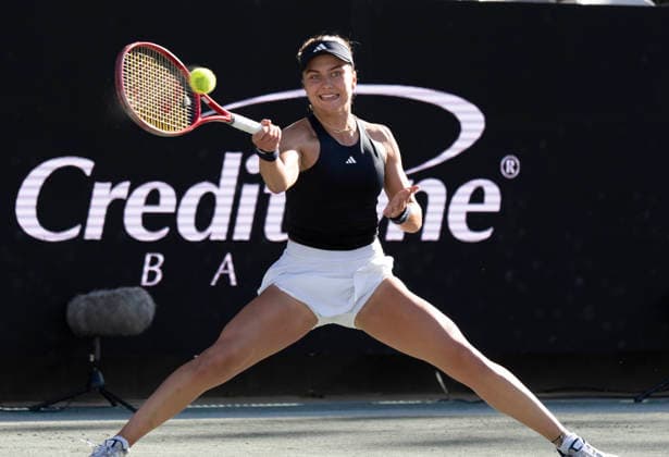 April 3, 2026: Iva Jovic (USA) defeated Anna Kalinskaya (RUS) 6-3, 6-4 at the Credit One Charleston Open being played at Credit One Staduim in Charleston, South Carolina USA Ã‚ Tennisclix Charleston USA - ZUMAc04_ 20260403_zma_c04_076 Copyright: xLesliexBillmanx