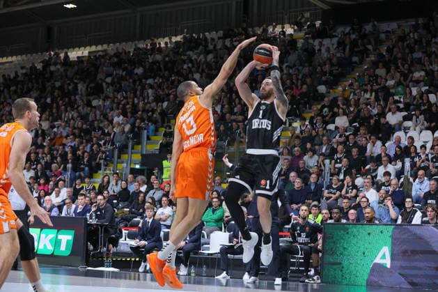 01 Luca VILDOZA Virtus Bologna Match BASKETBALL - EUROLEAGUE Virtus Bologna vs Valencia Basket 03-04-2026 13 Darius Thomson Valencia Basket Match BASKETBALL - EUROLEAGUE Virtus Bologna vs Valencia Basket 03-04-2026 during Virtus Bologna vs Valencia BC, Basketball Euroleague match in Bologna, Italy, April 03 2026  Copyright: xValentinoxOrsini IPAxSportx xipa-agency.netx xx IPA_73742118 IPA_Agency_IPA73742118