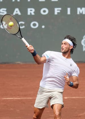 HOUSTON, TX - APRIL 03: Thiago Agustin Tirante (ARG) in action during the singles quarterfinals of the Men™s Clay Court Championship on April 3, 2026 at River Oaks Country Club in Houston, Texas. (Photo by Leslie Plaza Johnson Icon Sportswire) TENNIS: APR 03 US Men s Clay Court Championship EDITORIAL USE ONLY Icon260403077