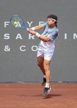 HOUSTON, TX - APRIL 03: Ben Shelton (USA) in action during the singles quarterfinals of the Men™s Clay Court Championship on April 3, 2026 at River Oaks Country Club in Houston, Texas. (Photo by Leslie Plaza Johnson Icon Sportswire) TENNIS: APR 03 US Men s Clay Court Championship EDITORIAL USE ONLY Icon260403091