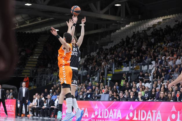 24 Francesco Ferrari Virtus Bologna Match BASKETBALL - EUROLEAGUE Virtus Bologna vs Valencia Basket 03-04-2026 during Virtus Bologna vs Valencia BC, Basketball Euroleague match in Bologna, Italy, April 03 2026  Copyright: xValentinoxOrsini IPAxSportx xipa-agency.netx xx IPA_73742139 IPA_Agency_IPA73742139
