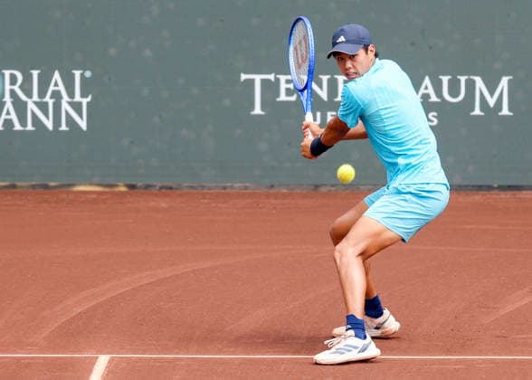 HOUSTON, TX - APRIL 03: Learner Tien (USA) in action during the singles quarterfinals of the Men™s Clay Court Championship on April 3, 2026 at River Oaks Country Club in Houston, Texas. (Photo by Leslie Plaza Johnson Icon Sportswire) TENNIS: APR 03 US Men s Clay Court Championship EDITORIAL USE ONLY Icon260403009