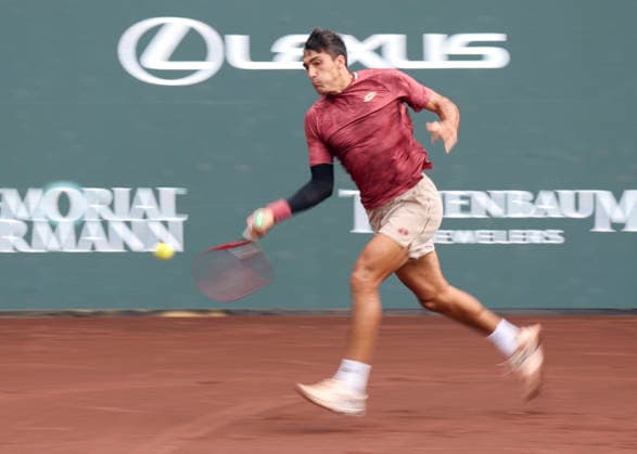 HOUSTON, TX - APRIL 03: Roman Andres Burruchaga (ARG) in action during the singles quarterfinals of the Men™s Clay Court Championship on April 3, 2026 at River Oaks Country Club in Houston, Texas. (Photo by Leslie Plaza Johnson Icon Sportswire) TENNIS: APR 03 US Men s Clay Court Championship EDITORIAL USE ONLY Icon260403031