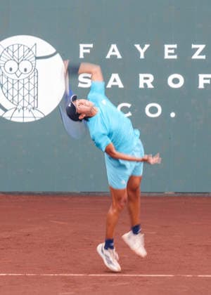 HOUSTON, TX - APRIL 03: Learner Tien (USA) serves the ball during the singles quarterfinals of the Men™s Clay Court Championship on April 3, 2026 at River Oaks Country Club in Houston, Texas. (Photo by Leslie Plaza Johnson Icon Sportswire) TENNIS: APR 03 US Men s Clay Court Championship EDITORIAL USE ONLY Icon260403044