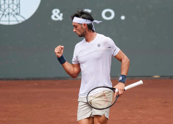 HOUSTON, TX - APRIL 03: Thiago Agustin Tirante (ARG) reacts during the singles quarterfinals of the Men™s Clay Court Championship on April 3, 2026 at River Oaks Country Club in Houston, Texas. (Photo by Leslie Plaza Johnson Icon Sportswire) TENNIS: APR 03 US Men s Clay Court Championship EDITORIAL USE ONLY Icon260403078