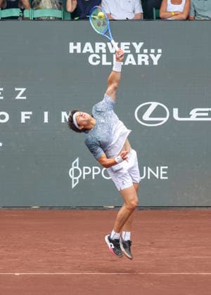 HOUSTON, TX - APRIL 03: Ben Shelton (USA) serves the ball during the singles quarterfinals of the Men™s Clay Court Championship on April 3, 2026 at River Oaks Country Club in Houston, Texas. (Photo by Leslie Plaza Johnson Icon Sportswire) TENNIS: APR 03 US Men s Clay Court Championship EDITORIAL USE ONLY Icon260403097
