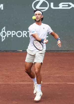 HOUSTON, TX - APRIL 03: Thiago Agustin Tirante (ARG) in action during the singles quarterfinals of the Men™s Clay Court Championship on April 3, 2026 at River Oaks Country Club in Houston, Texas. (Photo by Leslie Plaza Johnson Icon Sportswire) TENNIS: APR 03 US Men s Clay Court Championship EDITORIAL USE ONLY Icon260403106