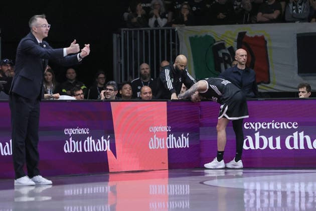 01 Luca VILDOZA Virtus Bologna Match BASKETBALL - EUROLEAGUE Virtus Bologna vs Valencia Basket 03-04-2026 infortunio during Virtus Bologna vs Valencia BC, Basketball Euroleague match in Bologna, Italy, April 03 2026  Copyright: xValentinoxOrsini IPAxSportx xipa-agency.netx xx IPA_73742225 IPA_Agency_IPA73742225