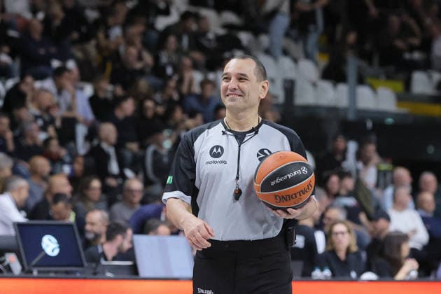 BASKET - Euroleague - Virtus Bologna vs Valencia BC referee during Virtus Bologna vs Valencia BC, Basketball Euroleague match in Bologna, Italy, April 03 2026 Bologna Italy  Copyright: xIPAxSport ABACAx