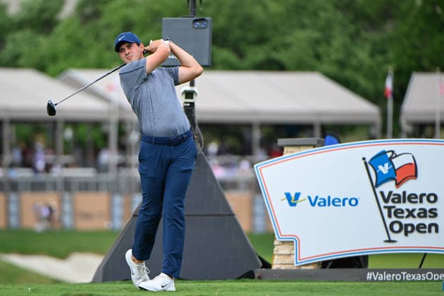 SAN ANTONIO, TX - APRIL 03: Davis Thompson (USA) watches his tee shot on 11 during the second round of the Valero Texas Open on April 3, 2026, at the AT&T Oaks Course at TPC San Antonio, San Antonio, Texas. (Photo by Ken Murray Icon Sportswire) GOLF: APR 03 PGA, Golf Herren Valero Texas Open EDITORIAL USE ONLY Icon2604030272