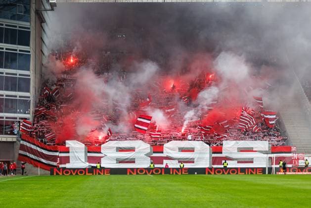 Fanblock Duesseldorf, 1. FC Kaiserslautern vs Fortuna Duesseldorf, Fussball, 2. Bundesliga, 28. Spieltag, Saison 2025 2026, 04.04.2026 1. FC Kaiserslautern vs Fortuna Duesseldorf, Fussball, 2. Bundesliga, 28. Spieltag, Saison 2025 2026, 04.04.2026
