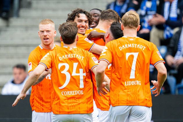 04.04.2026 - Fußball, 2025 2026, 2. Bundesliga, 28. Spieltag, DSC Arminia Bielefeld - SV Darmstadt 98: Jubel nach dem Tor zum 0:1 von Matej Maglica (Darmstadt), (L) Kai Klefisch (Darmstadt), (M) Fraser Hornby (Darmstadt), Patric Pfeiffer (Darmstadt) DFL REGULATIONS PROHIBIT ANY USE OF PHOTOGRAPHS AS IMAGE SEQUENCES AND OR QUASI-VIDEO.